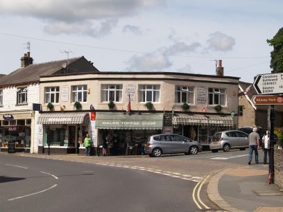 Dales Toffee Shop' for cold drinks and delicious ice cream and newsagent Grassington, Wharfedale, North Yorkshire Dales National Park, England