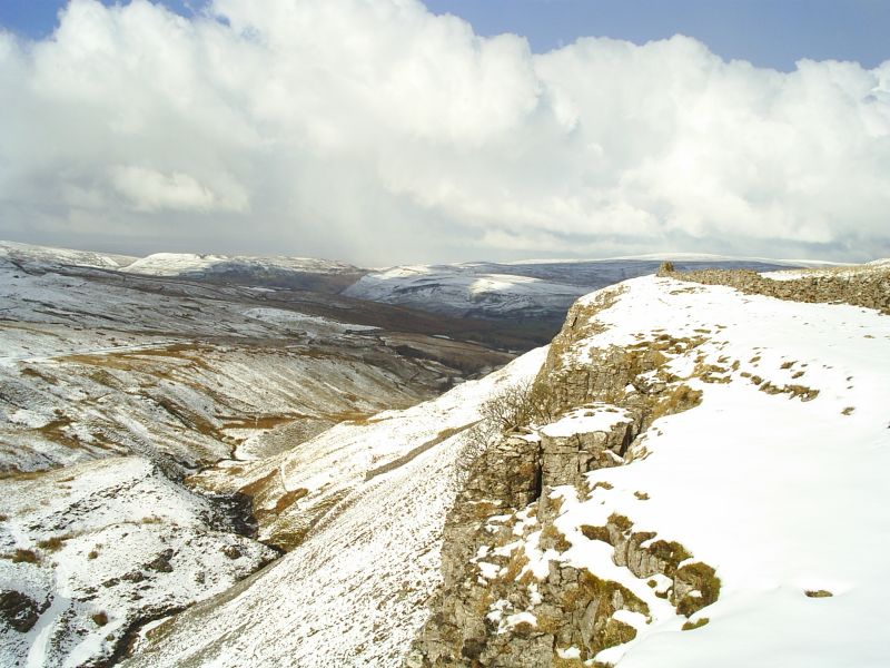 Oxnop Scar and Oxnop Gill down on the left.
