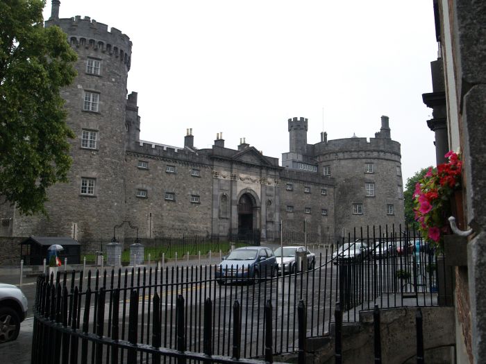 Kilkenny Castle entrance Kilkenny Castle entrance