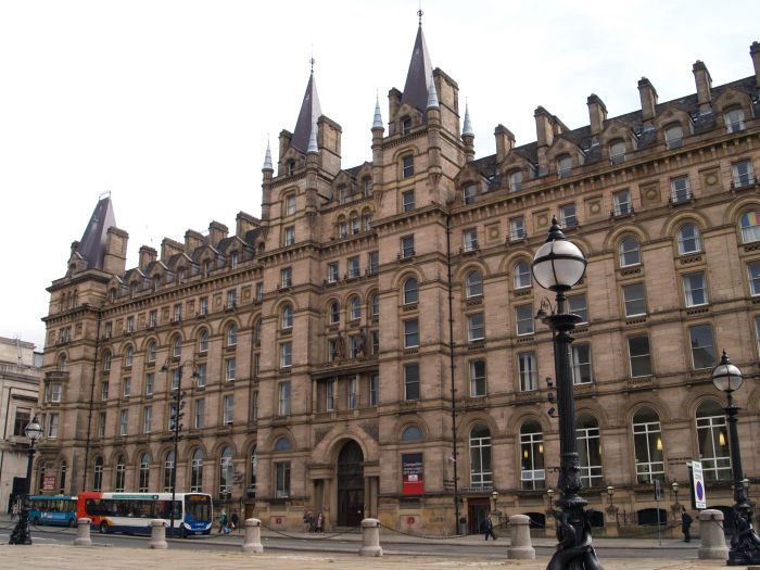 Liverpool Lime Street Station: The facade of the original Station Hotel