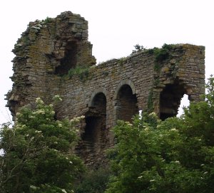 Detail showing a few remnants of the splendid style of stonework architecture that would have once graced the whole of the castle.