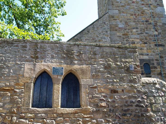 Set in the west wall of the churchyard on Watling Street is the Kings Oven, built around 1300, where villagers baked their meat and bread until about 1710.