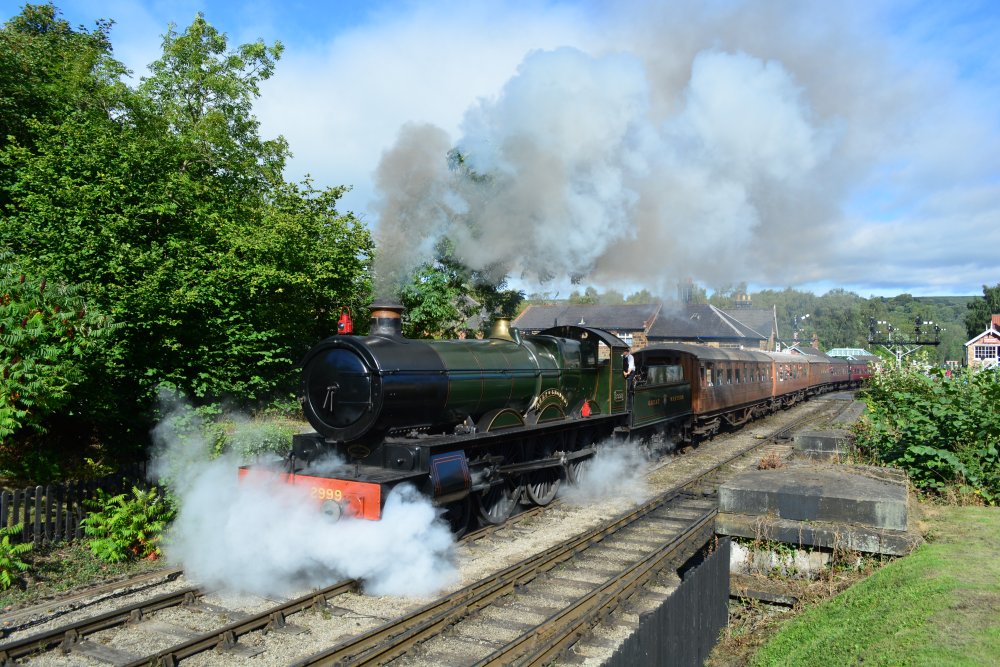 What a splendid steam action sight at Grosmont, 2999 LADY of LEGEND 2900 Class Saint 4-6-0 GWR steam locomotive