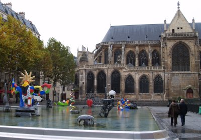 The beautiful splendour outer 'flamboyant gothic' style of the mid 16th century Church of St-Merry (completed 1552) on Place Igor Stravinsky. In the left-foreground is the first Parisian contemporary fountain created by Niki de Saint Phalle and Jean Tinguely.