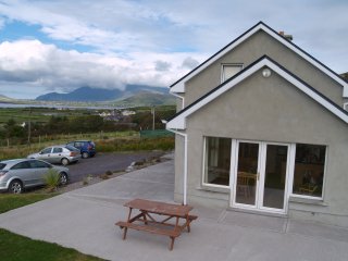 Bun an Chnoic rented holiday cottage-house - Ballyferriter  (Baile an Fheirtearaigh), Dingle Peninsula, County Kerry, West of Ireland