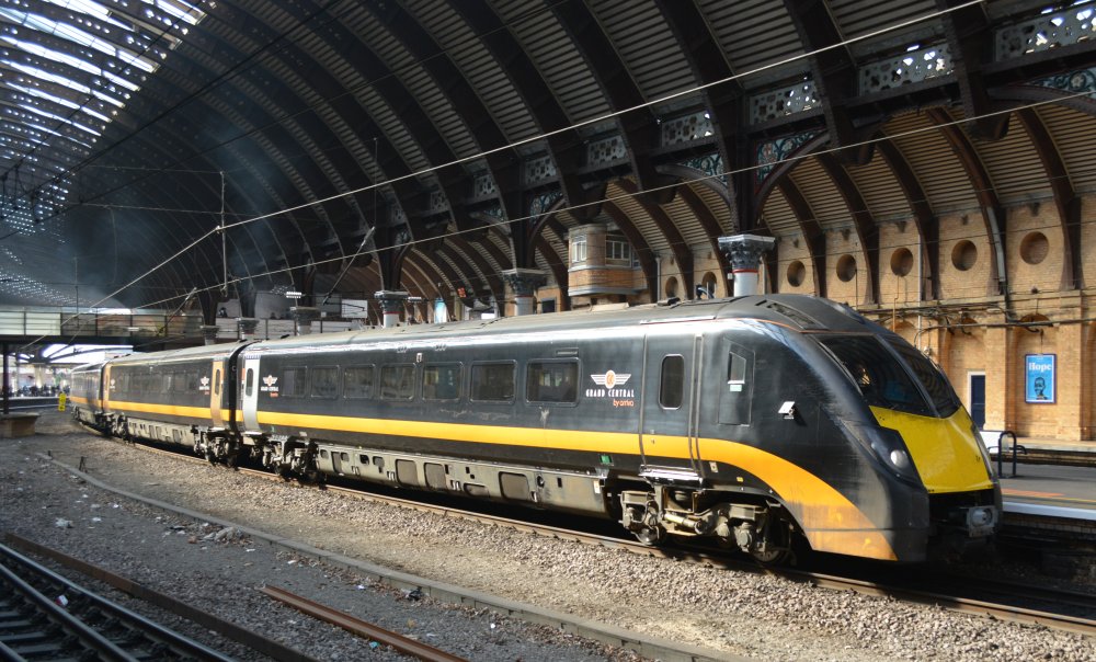 Class 180 Diesel-hydraulic power unit 180114 at Platform 5, York Station, with a Grand Central service to Sunderland (March 2022)