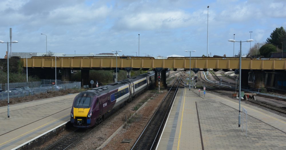 EMR Class 222 with a London St Pancras to Sheffield service, leaving Leicester (trainspotting March 2023)